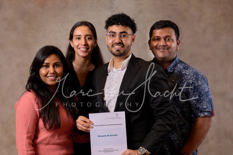 181 a4 portraits pvh23542