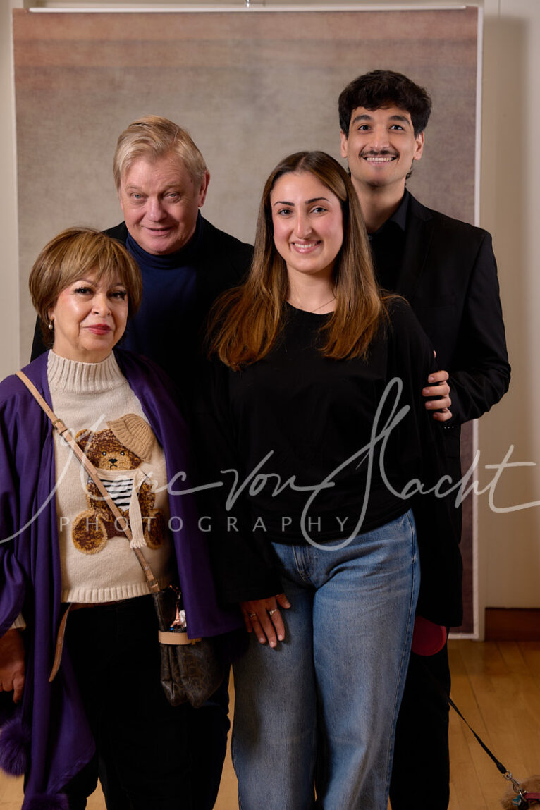 195 a4 portraits pvh23570